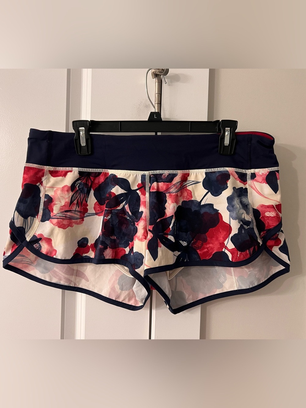 lululemon athletica ORIGINAL Speed Shorts Inky Floral Ghost Inkwell size 10